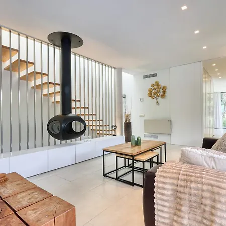 002 Stylish 5 Bed With Private Infinity Pool Marbella