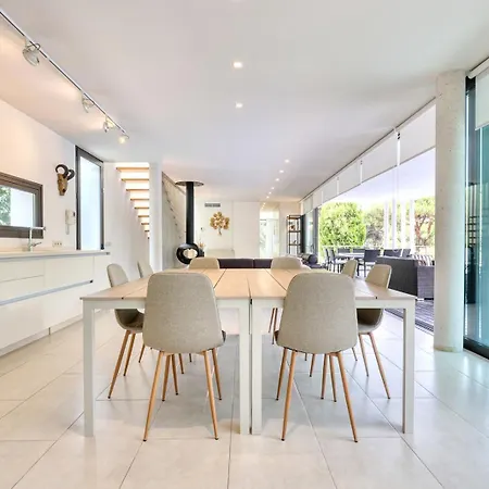 002 Stylish 5 Bed With Private Infinity Pool * Marbella
