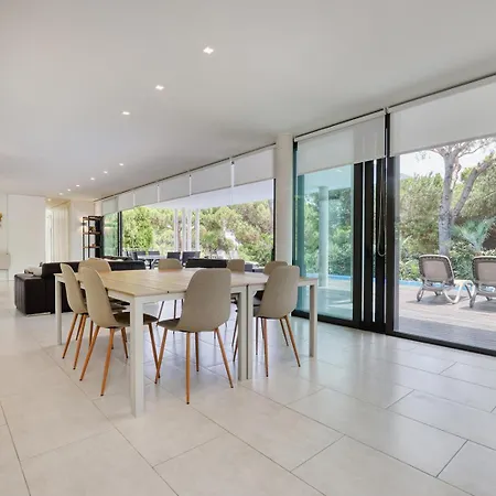 002 Stylish 5 Bed With Private Infinity Pool