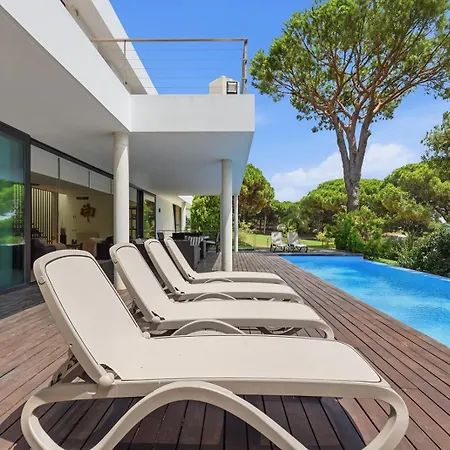 002 Stylish 5 Bed With Private Infinity Pool *