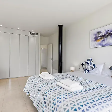 002 Stylish 5 Bed With Private Infinity Pool Villa *