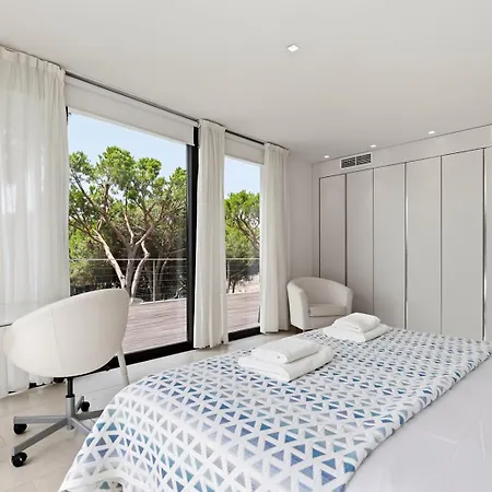 002 Stylish 5 Bed With Private Infinity Pool Villa *