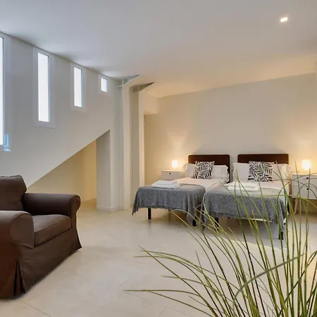 002 Stylish 5 Bed With Private Infinity Pool Marbella