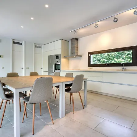 002 Stylish 5 Bed With Private Infinity Pool