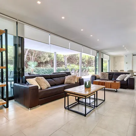 002 Stylish 5 Bed With Private Infinity Pool Villa *