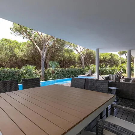 002 Stylish 5 Bed With Private Infinity Pool Villa *