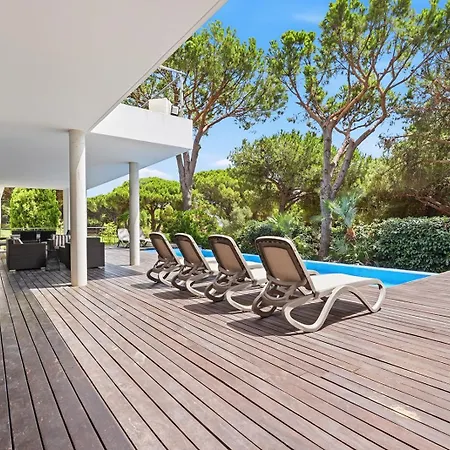 002 Stylish 5 Bed With Private Infinity Pool *