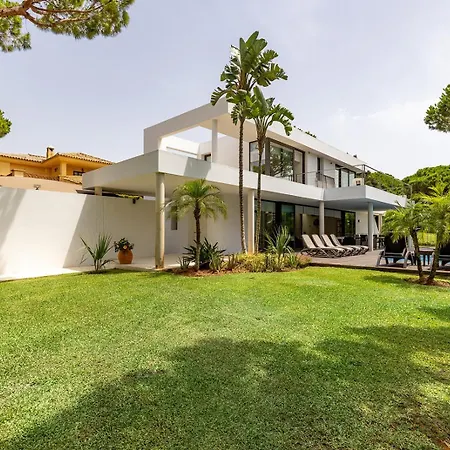 002 Stylish 5 Bed With Private Infinity Pool